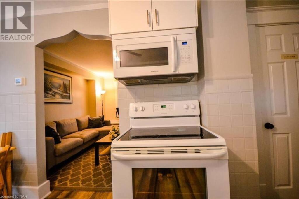 Cozy 3 Bedroom Downtown Cottage With Complimentary Breakfast Delivered Daily To The Rental 尼亚加拉瀑布城 外观 照片