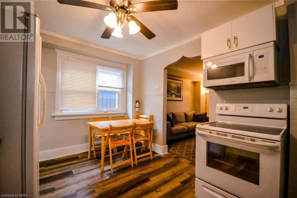 Cozy 3 Bedroom Downtown Cottage With Complimentary Breakfast Delivered Daily To The Rental 尼亚加拉瀑布城 外观 照片