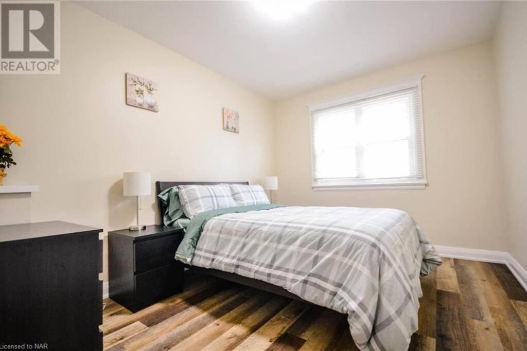 Cozy 3 Bedroom Downtown Cottage With Complimentary Breakfast Delivered Daily To The Rental 尼亚加拉瀑布城 外观 照片