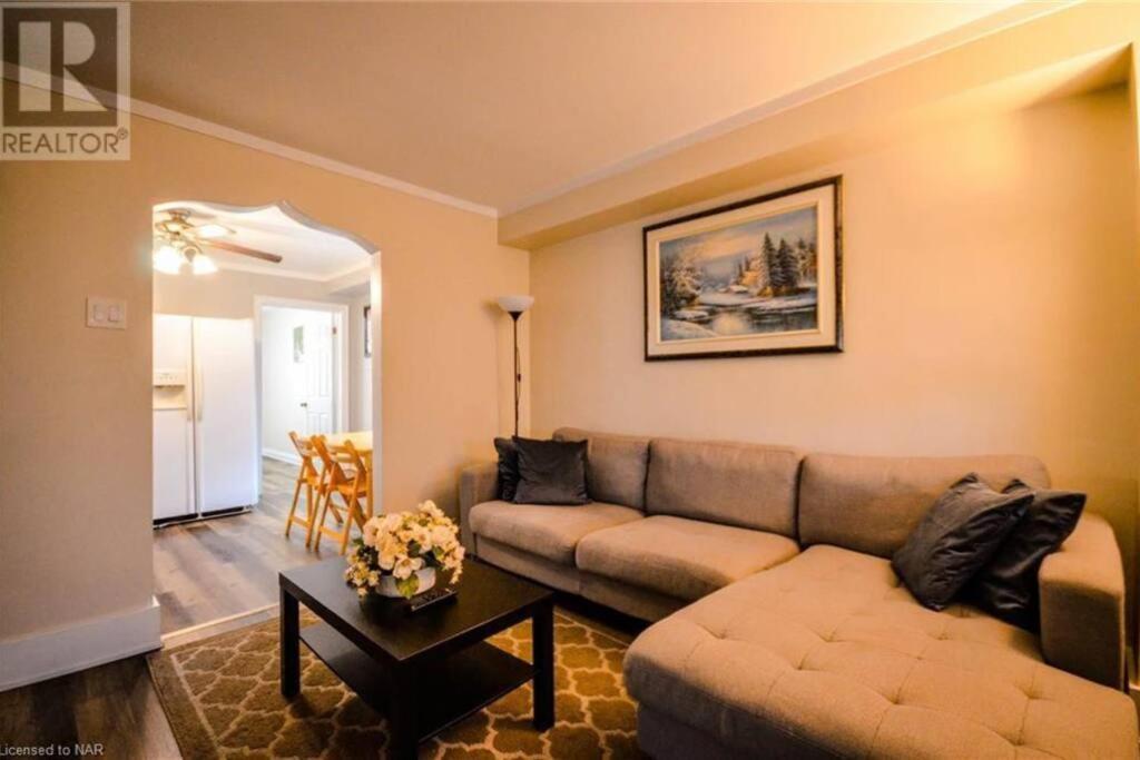 Cozy 3 Bedroom Downtown Cottage With Complimentary Breakfast Delivered Daily To The Rental 尼亚加拉瀑布城 外观 照片