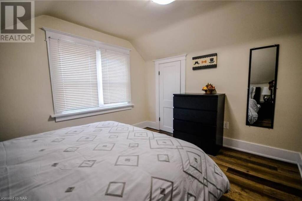 Cozy 3 Bedroom Downtown Cottage With Complimentary Breakfast Delivered Daily To The Rental 尼亚加拉瀑布城 外观 照片
